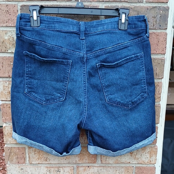 🧡NWOT Old Navy Women's Dark Blue Jean Shorts, Tried On Once - Picture 3 of 9